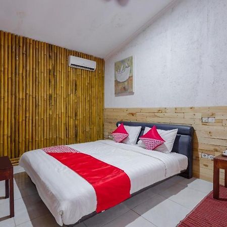 Oyo 2380 Alea Guesthouse Muntilan Buitenkant foto