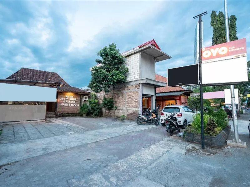 Oyo 2380 Alea Guesthouse Muntilan Buitenkant foto