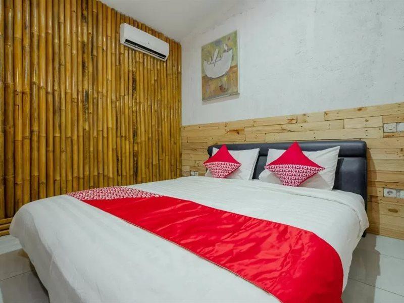 Oyo 2380 Alea Guesthouse Muntilan Buitenkant foto