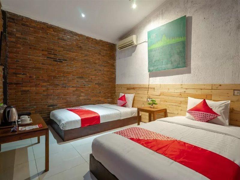 Oyo 2380 Alea Guesthouse Muntilan Buitenkant foto