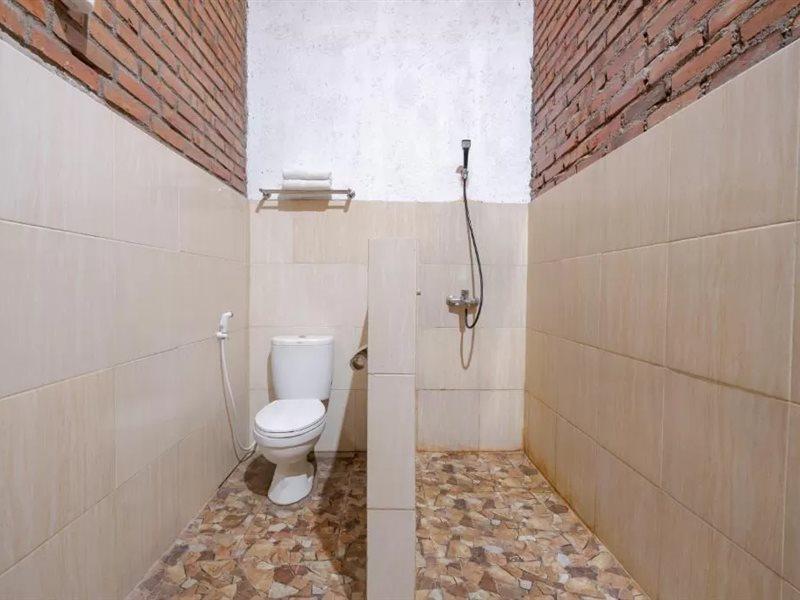 Oyo 2380 Alea Guesthouse Muntilan Buitenkant foto