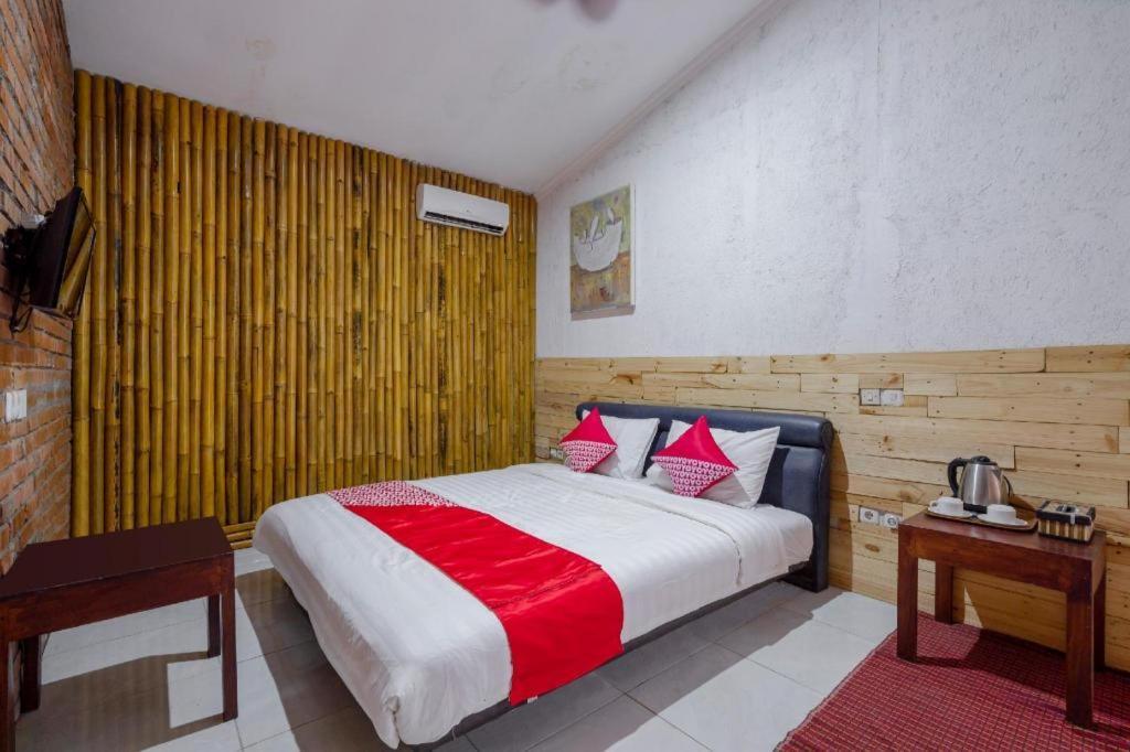 Oyo 2380 Alea Guesthouse Muntilan Buitenkant foto