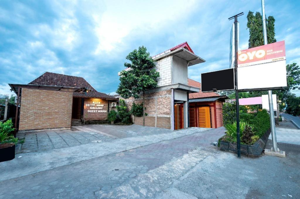 Oyo 2380 Alea Guesthouse Muntilan Buitenkant foto