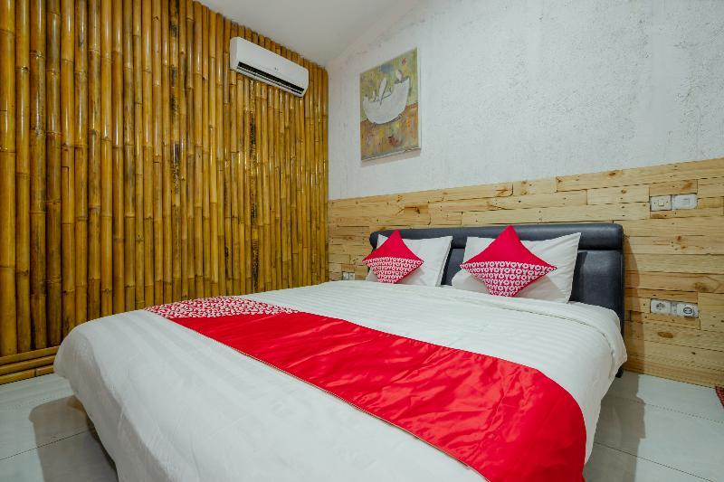 Oyo 2380 Alea Guesthouse Muntilan Buitenkant foto
