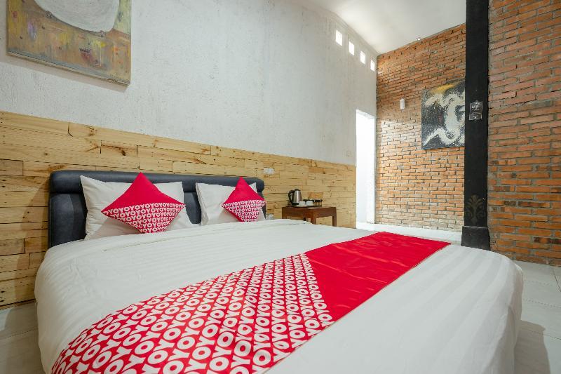 Oyo 2380 Alea Guesthouse Muntilan Buitenkant foto