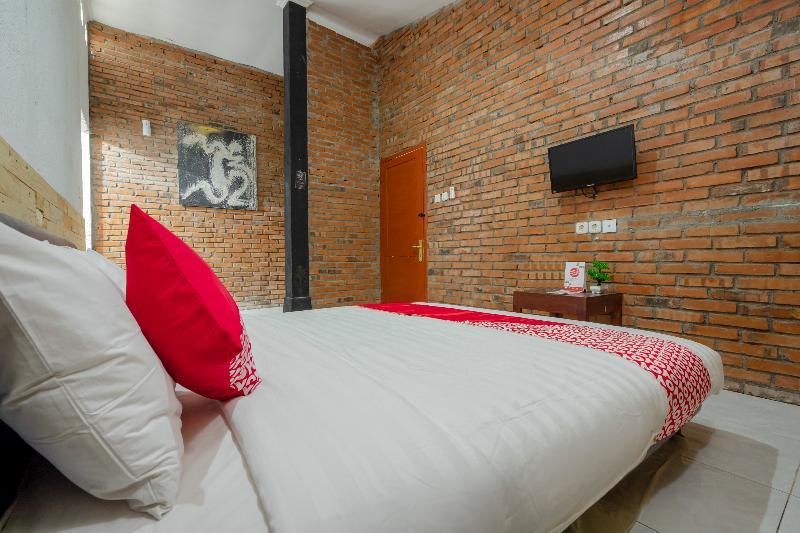 Oyo 2380 Alea Guesthouse Muntilan Buitenkant foto