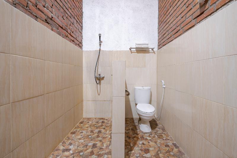 Oyo 2380 Alea Guesthouse Muntilan Buitenkant foto