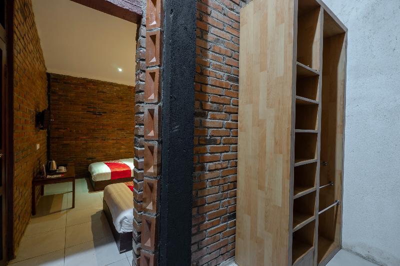 Oyo 2380 Alea Guesthouse Muntilan Buitenkant foto