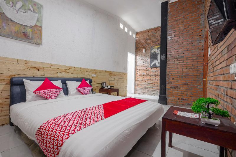 Oyo 2380 Alea Guesthouse Muntilan Buitenkant foto