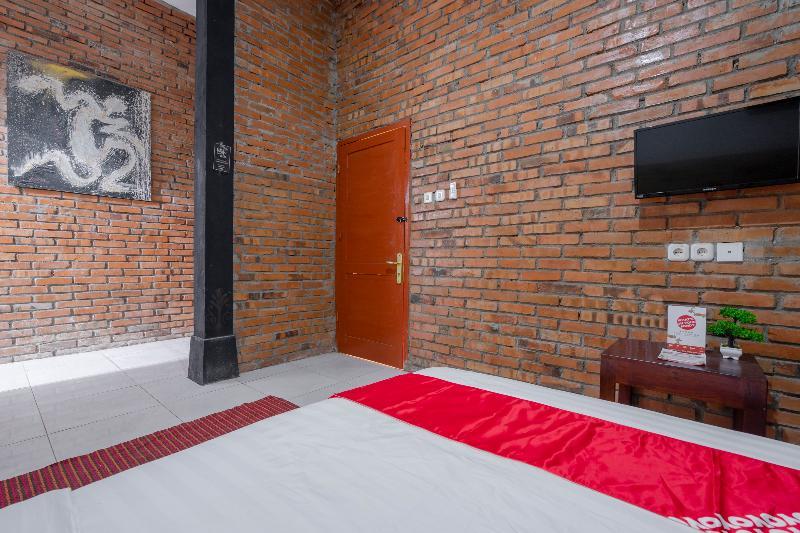 Oyo 2380 Alea Guesthouse Muntilan Buitenkant foto