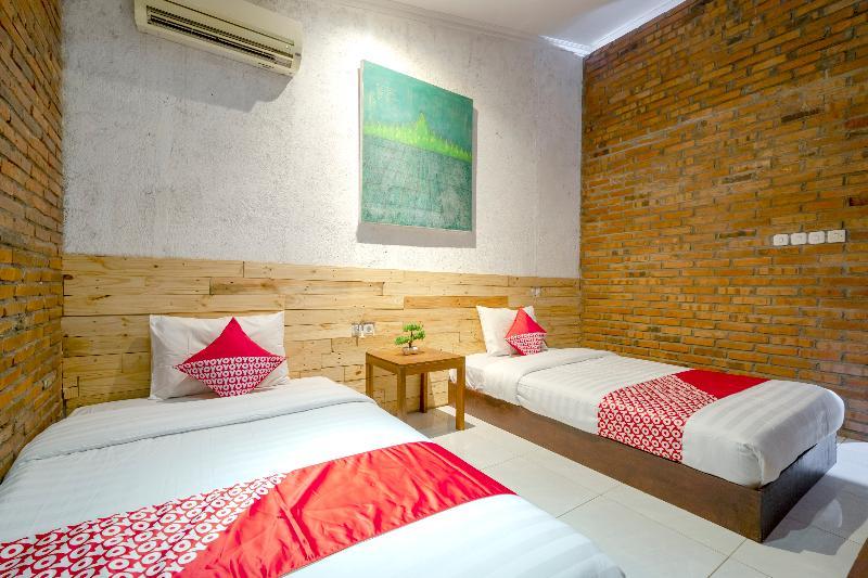 Oyo 2380 Alea Guesthouse Muntilan Buitenkant foto