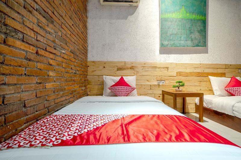 Oyo 2380 Alea Guesthouse Muntilan Buitenkant foto