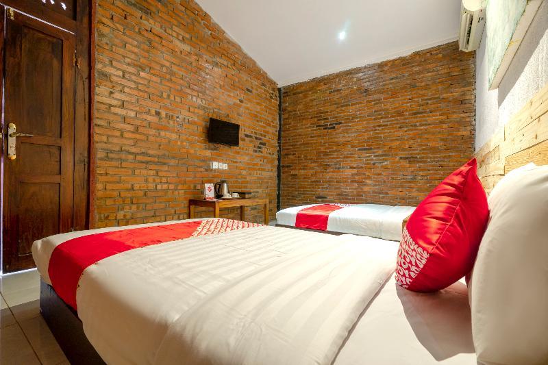 Oyo 2380 Alea Guesthouse Muntilan Buitenkant foto