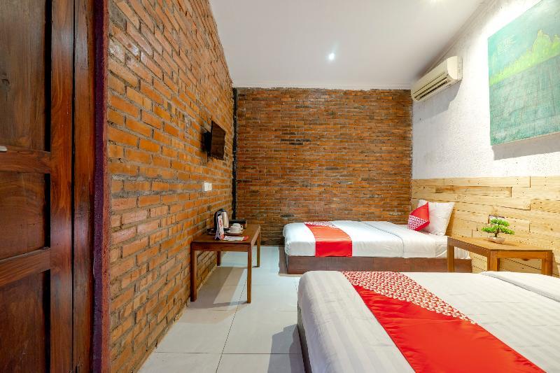 Oyo 2380 Alea Guesthouse Muntilan Buitenkant foto